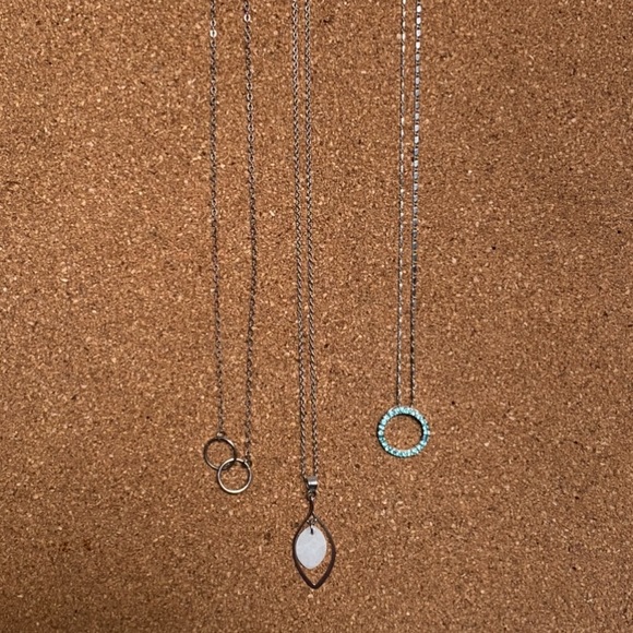 3 necklaces sold together - Picture 2 of 4